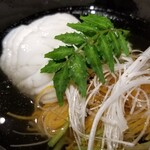 馳走 啐啄一十  - ⑥鮎魚女(広島県江波産、5日寝かせ)、利尻昆布&鮪節出汁のお椀
      産卵期は秋～冬、旬は夏～冬、瀬戸内海では幻の魚
      皮目に脂がのり旨みがあり、身は上品な味わい
      利尻昆布特有の鋭さのある旨みが◎