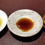 馳走 啐啄一十  - 薬味
      オリジナル調合の醤油
      31年間継ぎ足しのポン酢
      真妻山葵(静岡県伊豆天城産)
      塩(地中海キプロス産)