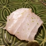 馳走 啐啄一十  - ⑧白甘鯛(山口県上関産、6日寝かせ)
      産卵期は夏～秋、旬は冬～春
      上品な脂の旨みと甘さが寝かせにより増しています
      軟らかいですがダレてなく、モチモチ感があり素晴らしい