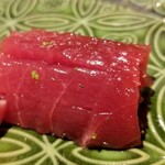 馳走 啐啄一十  - ⑫本鮪赤身ヅケ(北海道戸井産、やま幸、145kg、延縄)
      日本近海の本鮪の産卵期は春～夏、旬は初秋～冬
      軽めの漬けでややネットリ感があり、微かな酸味と華やかな旨みを楽しみました。