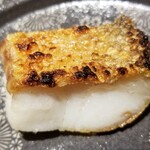 馳走 啐啄一十  - ⑮炭火焼き白甘鯛(山口県上関産、6日寝かせ)
      炭火焼きで脂を落としつつ、身から出た脂で表面をパリッとさせた焼き加減が一番好き！
      皮目から芳ばしさが薫り加熱により脂が活性化し芳醇な旨み&甘さが素晴らしい