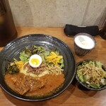 SPICY CURRY 魯珈 - 激辛！カシコマス～ネパール風骨付きマトンカレー～のろかプレート＋ムラコアチャール＋ぷちサラダ＋ラッシー