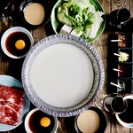 Momo Paradaisu - ～牛骨白だしと3種のタレで食べる～MO-MO-しゃぶすき鍋