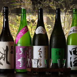 Enjoy a wide variety of sake that can only be found at Stores, along with carefully selected delicacies.