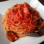 タントグラッツェ - なすと自家製ベーコンのトマトベースのパスタ