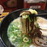 元祖博多 中洲屋台ラーメン 一竜 - とんこつラーメンの麺