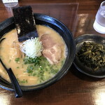 久留米ラーメン 三代目よかろうもん - らーめん650円 高菜100円