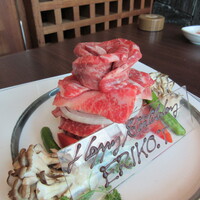 天空焼肉 星遊山 - 【肉ケーキ】ズーム