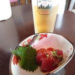 温泉食堂 和呂和呂 - 海鮮ピリ辛ユッケ(390円)と生ビール(580円)