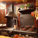 滋味 康月 - おくどさんと呼ばれる竈。京都「草喰なかひがし」で修業され独立された月岡氏の二代目が継いでいます。