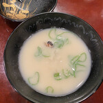 滋味 康月 - 白味噌仕立ての椀もの。鯛の白子と新玉の蒸し焼き。