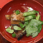 滋味 康月 - 鰻の白焼き。みつば、絹さや、焼き椎茸沿え。とてもクリアな出汁かけ(о´∀`о)