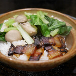 Chuugoku Sai Yuifua - 蒸しご飯、干し豚バラ肉