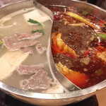 杜記　海鮮火鍋菜館 - 2色スープの火鍋