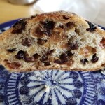 haluta bageri - レーズン　330円　断面