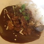 魚楽家　夢海ん - メインのチキンカレー。。お肉がほろほろしてて、とってもスパイシー。。。居酒屋さんのランチのレベルやない・・・(゜゜)ｽｺﾞ～ｲ