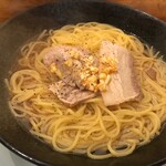 パスタ人 - ネギ塩豚肉のスパゲティ