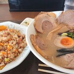 いっぷくラーメン - チャーシュー麺と半炒飯のセット