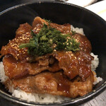 かみやかた - 牛カルビ丼
      コチュジャンの甘辛味付けで病みつきになる