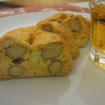 トラットリア 29 - 「ヴィスコッティ」：カリッと雄雄しい噛み応え、口の中を多い尽くす、香ばしい小麦の香り♪