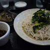 蕎麦人 - 料理写真:にら蕎麦（大盛り）と、たぬきおにぎり