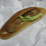 丸十ベーカリー - メンチサンド６０円