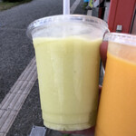 Furutsushoppu Aomoriya - テイクアウトのメロンジュースとマンゴーオレンジジュース
