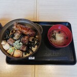 鳥光國 - 光圀丼 (お椀と新香付き)