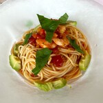 キャナリィ・ロウ - エビとアボカドの冷製トマトスパゲティーニ