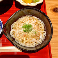 すき焼きと牛まぶし ももしき - 大和牛まぶし 赤身たた大和牛まぶし 赤身たたき 配膳時きの三輪そうめん