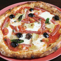 カプリチョーザ（具沢山）のピッツァ