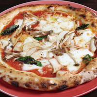 たくさんの キノコのピッツァ