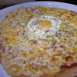 egg and pancetta pizza
