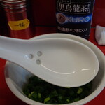 ラーメン二郎 - 付属の穴あきレンゲ