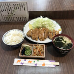 Ishizaka Tonkatsu Ten - とんかつ定食