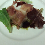 マッシュルーム - アスパラダケと紅花卵のポーチドエッグ ニセコの赤石さんの原本生ハム添え