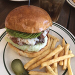 ザ マンチーズ バーガーワークス - アボカドチーズバーガー　1300円