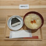 Naoetsu Ryouhin Shokudou - とん汁350円、おにぎり150円