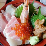 お魚いちば おかせい - 七福丼　刺身がデカイ！　普通の３倍はある