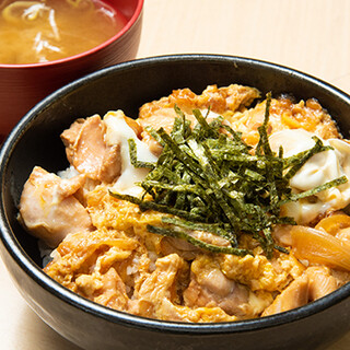 The rice menu is also extensive! `` Oyako-don (Chicken and egg bowl)'' is a dish unique to a former chicken specialty store.