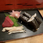 Kamehachi Sushi - お得用セット(つまみ(赤身、たこ)、巻物(かんぴょう巻))