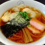 八雲 - 特製ワンタン麺ハーフ黒だし
