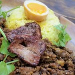 大名カレー 中村屋 - アップ。燻たま、美味しいですよ。