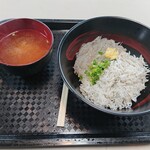 田子の浦港 漁協食堂 - 2020年7月　ハーフ丼（ごはん少なめ） 800円
