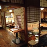 Washoku Sake En - 広い、足を下せる掘り炬燵の座敷席
