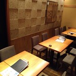 Washoku Sake En - ゆとりのあるテーブル席
