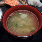 一夜干しと海鮮丼 できたて屋 - お味噌汁