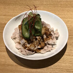 Tsukune Seisakusho - 雲白肉(茹で豚の黒にんにくソース)(690円)