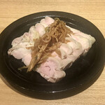 捏製作所 - 蒸し鶏の新生姜ソース(610円)