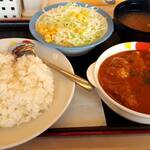 Matsuyanishioodooriten - バターチキンカレー ご飯大盛り　生野菜　840円